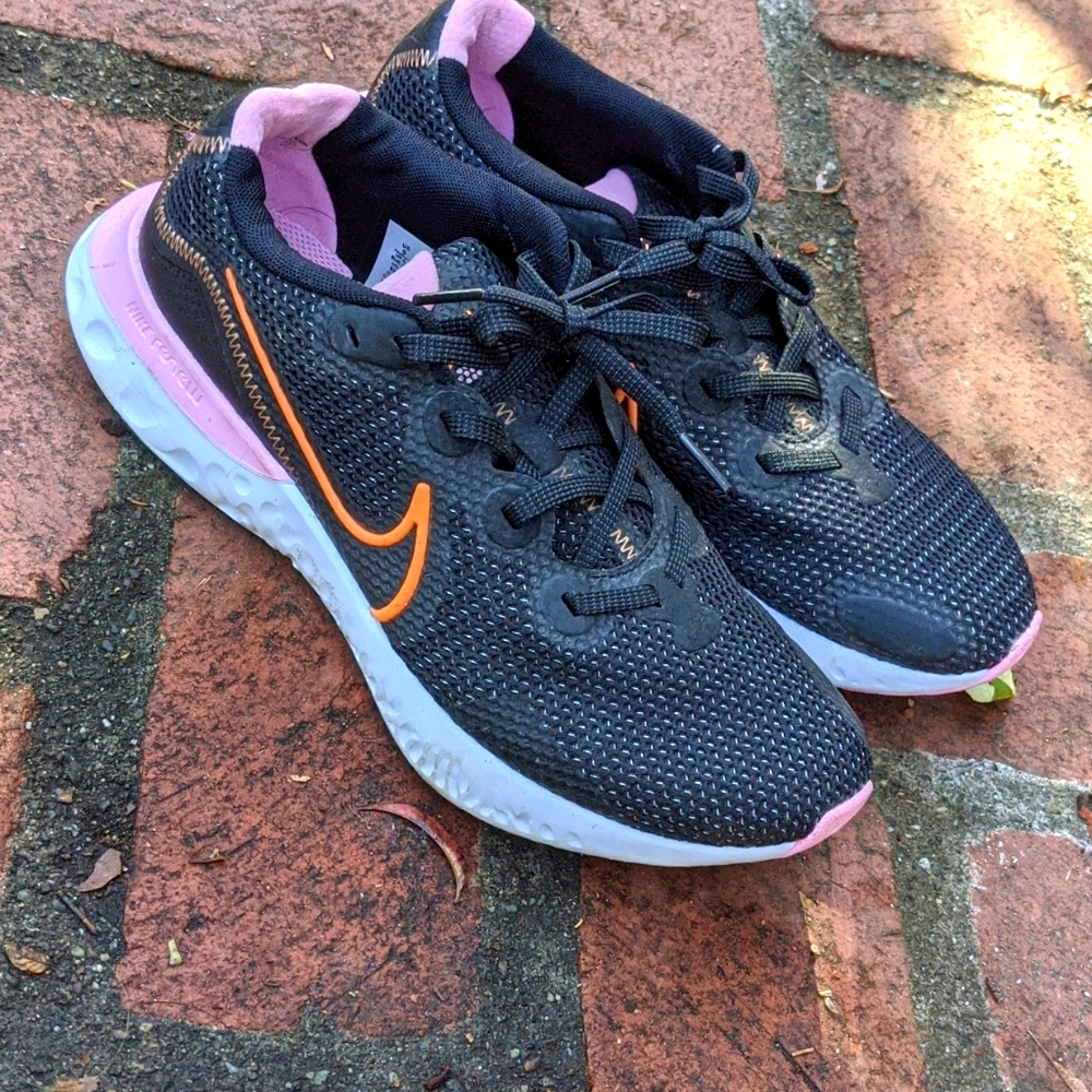 Nike runner shoes women